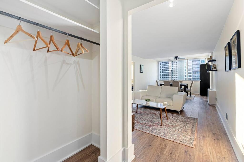 1109-extra Lg-king Bed-1 Free Park-fast Wifi-dtw *