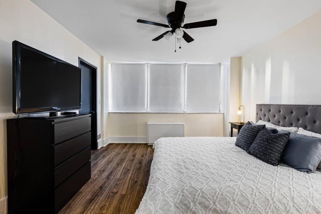 1109-extra Lg-king Bed-1 Free Park-fast Wifi-dtw *