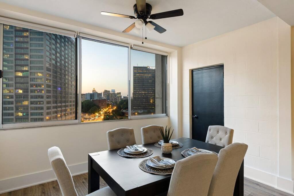 Apartment 1109-extra Lg-king Bed-1 Free Park-fast Wifi-dtw Atlanta